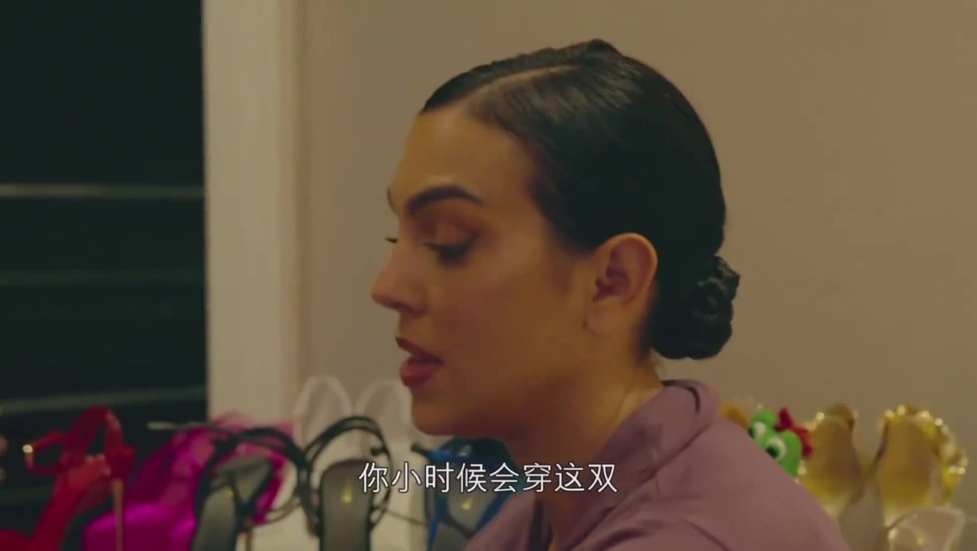 是好母親??！喬治娜和迷你羅在衣帽間的對(duì)話(huà)好有愛(ài)~